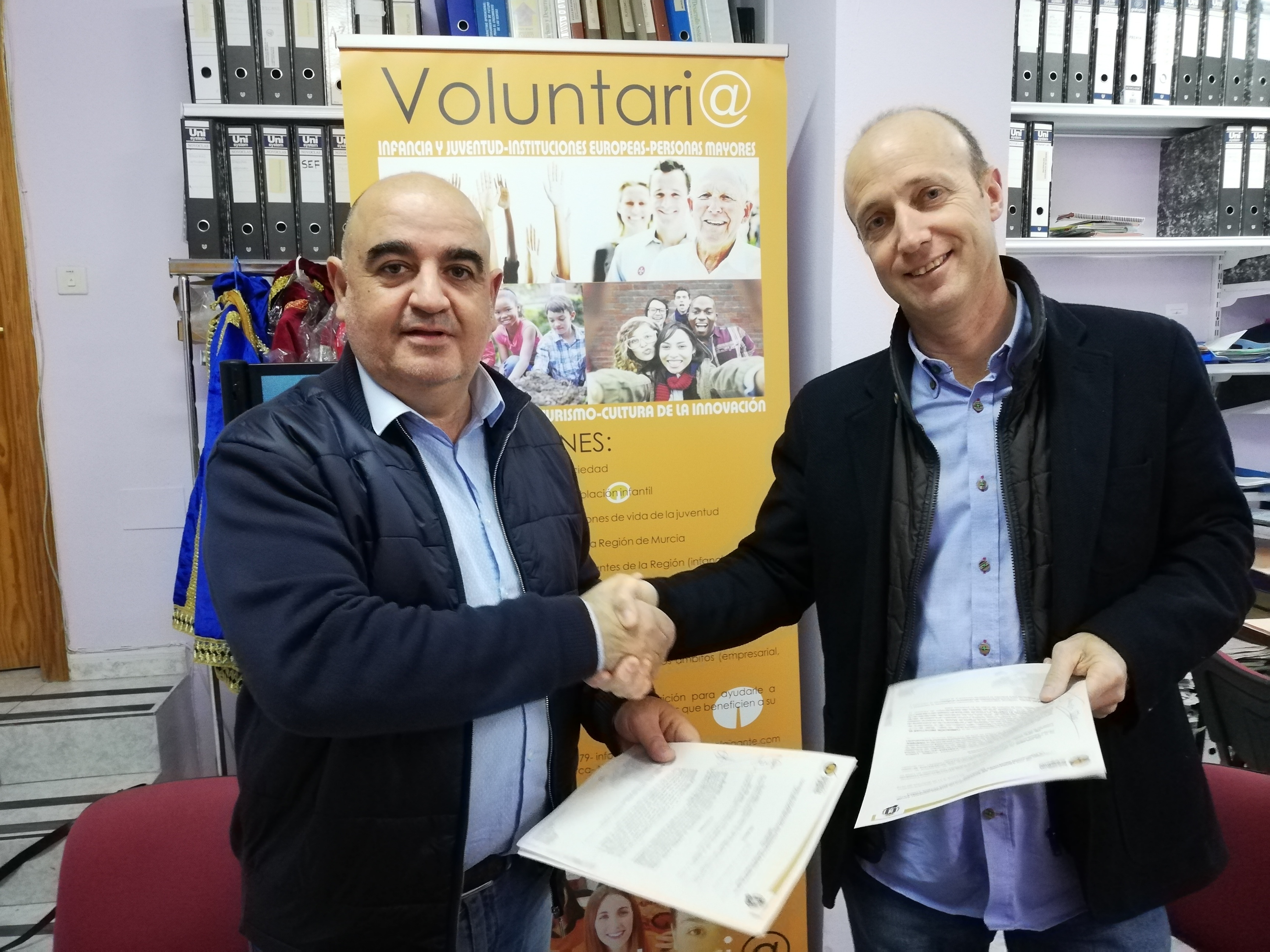 La Fundación Iniciativas El Gigante y la Cantera Fútbol Lorca Deportiva firman un convenio de colaboración para trabajar juntos en los barrios altos de Lorca